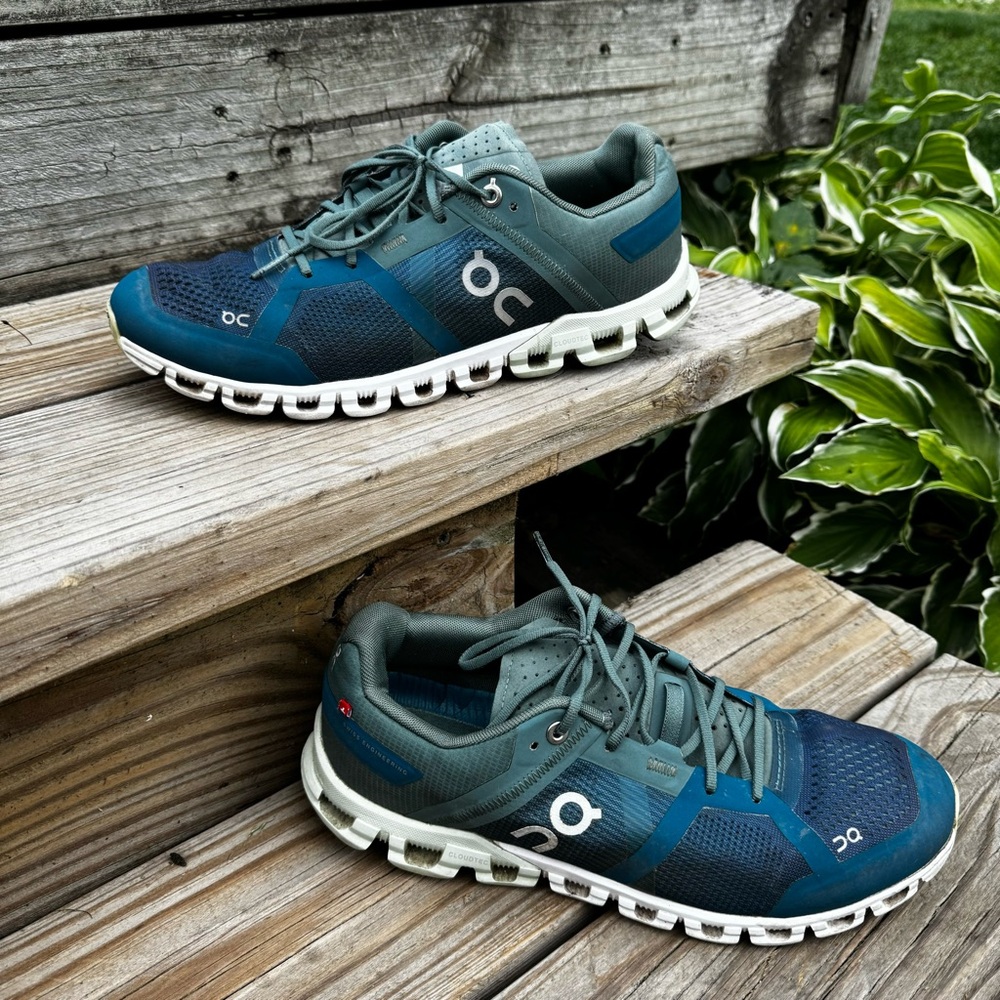 On Cloudflow Running Shoe Size 8 Mens Green And Blue Sea Foam Petrol Colorway